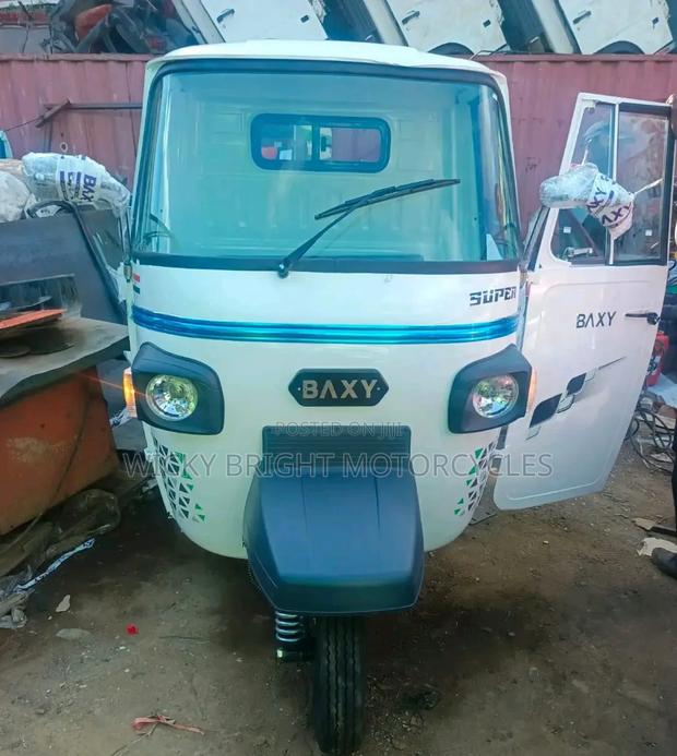 New Piaggio 2025 White