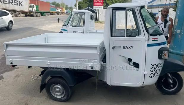 New Piaggio 2025 White - thumbnail 3