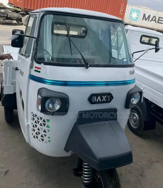 New Piaggio 2025 White - thumbnail 4