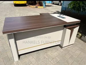 1.6 Executive Office Desk – Modern Workspace for Professional Offices
