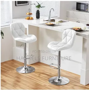 Adjustable Swivel Bar Stool – Modern Seating for Kitchen and Bar Areas