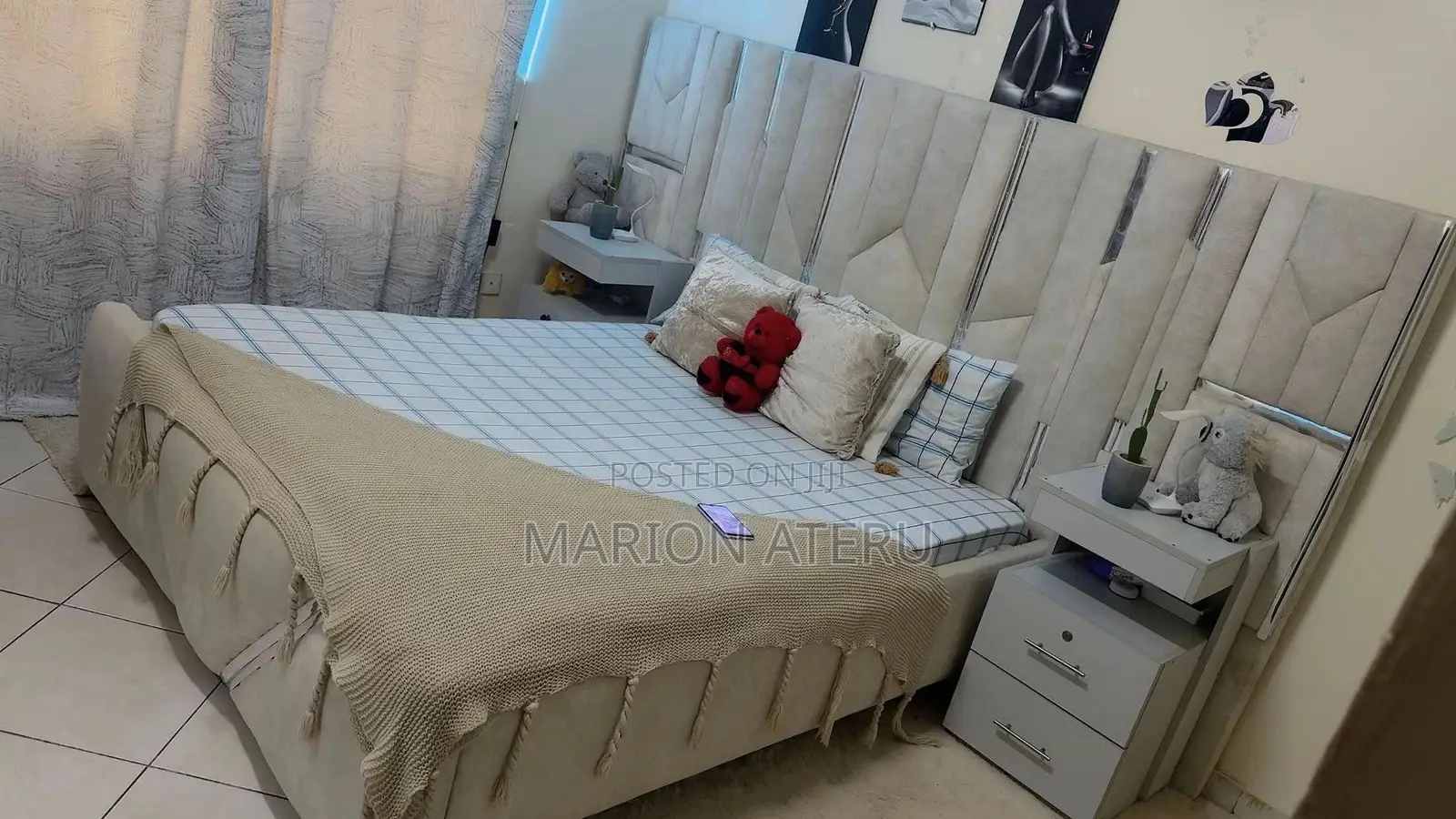 Bed 5by 6 Offwhite Plus Mattress