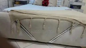 Bed 5by 6 Offwhite Plus Mattress