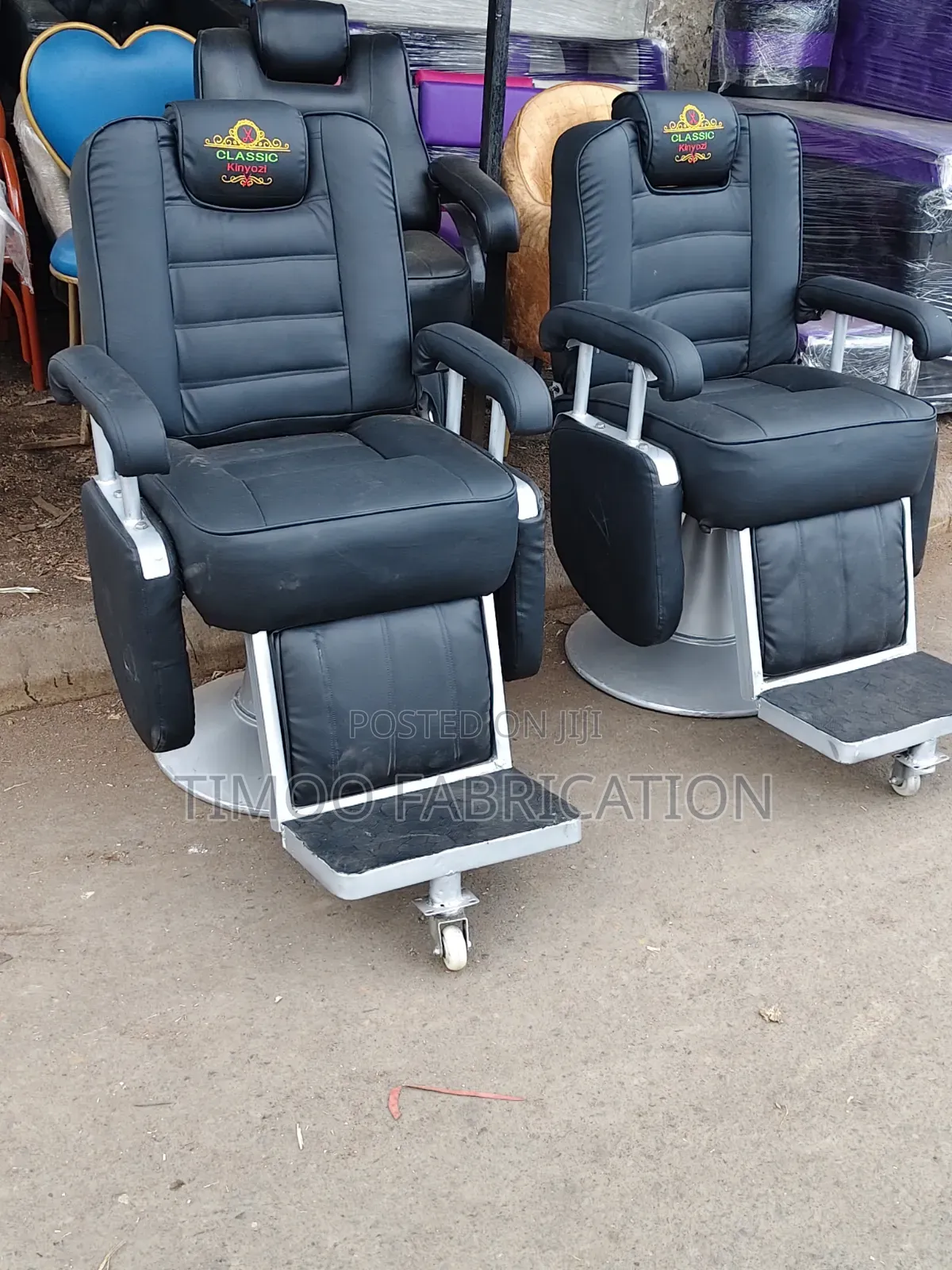 Barber Seats With Wide Seating Area