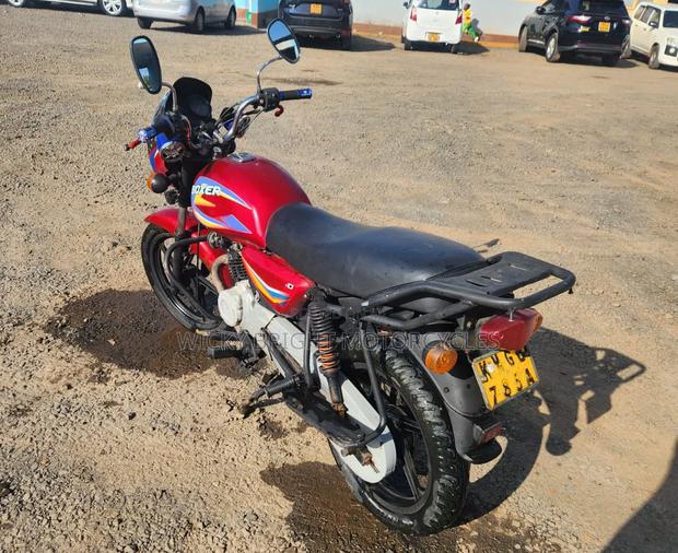 Bajaj Boxer 125 2023 Red