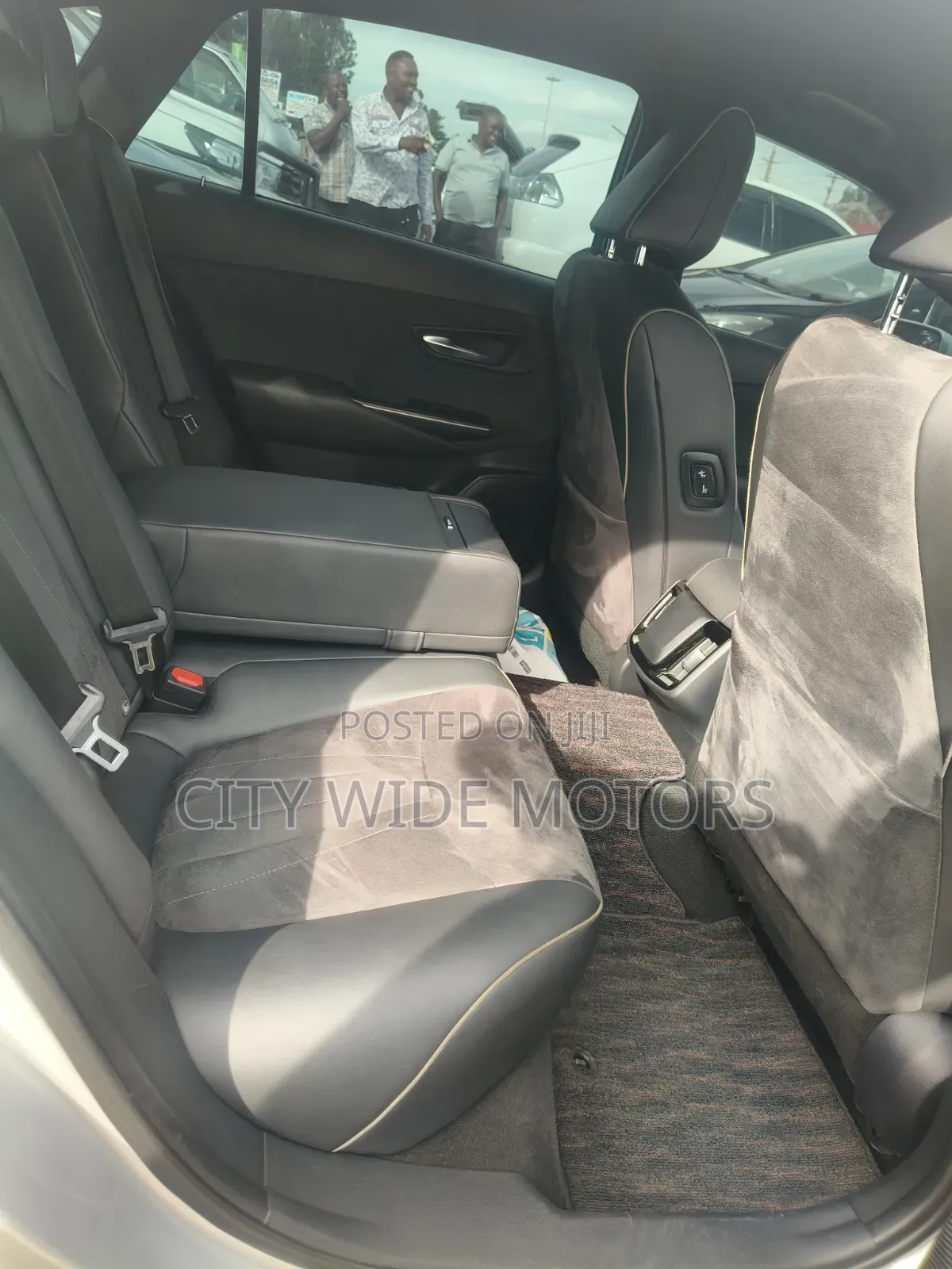 Toyota Crown 2018 Silver