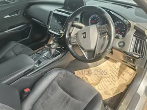 Toyota Crown 2018 Silver
