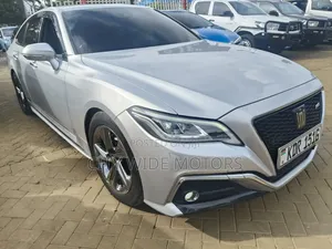 Toyota Crown 2018 Silver