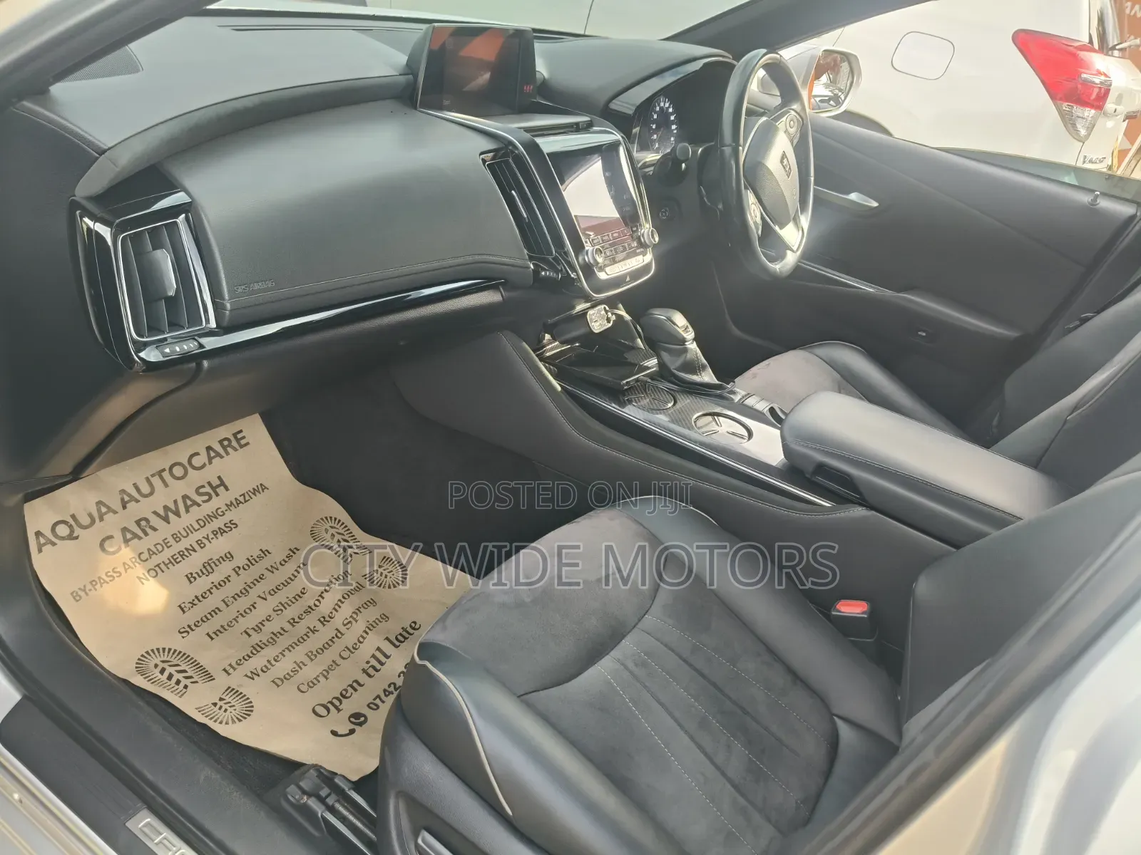 Toyota Crown 2018 Silver