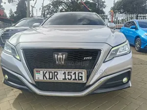 Toyota Crown 2018 Silver