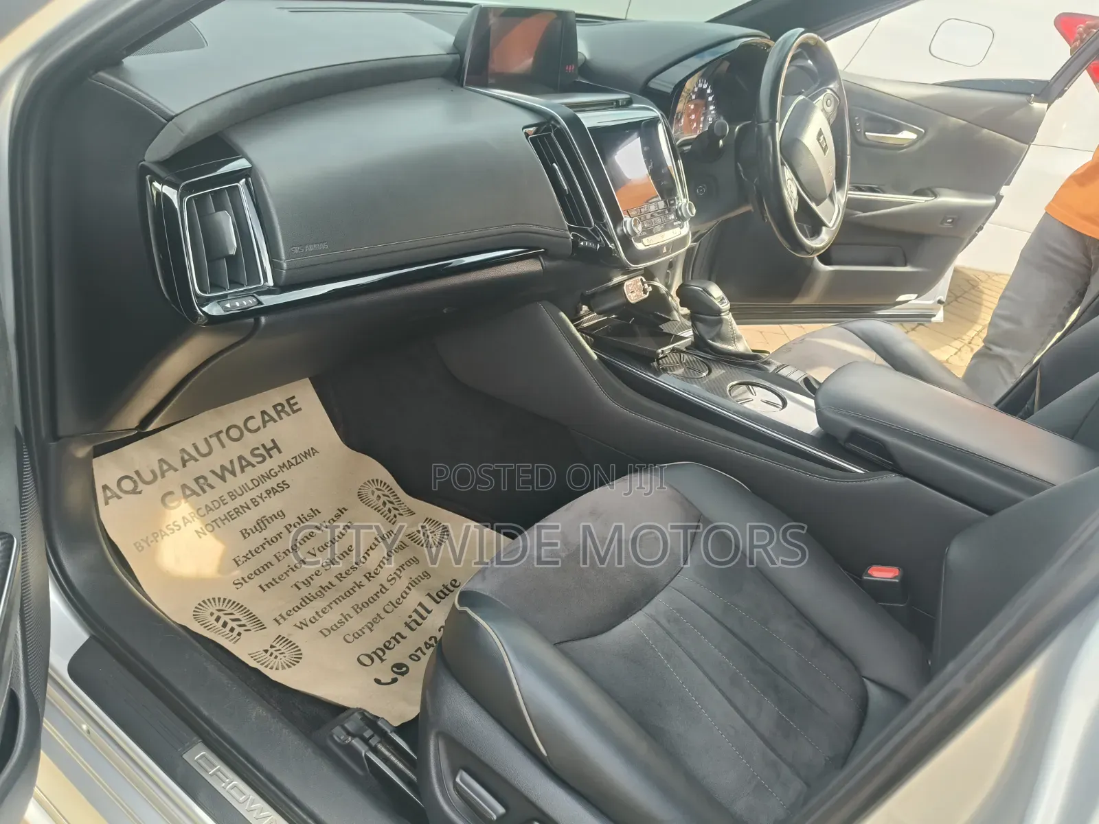 Toyota Crown 2018 Silver