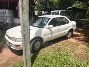 Toyota Corolla 1997 White