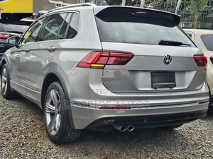 Volkswagen Tiguan 2018 Gold
