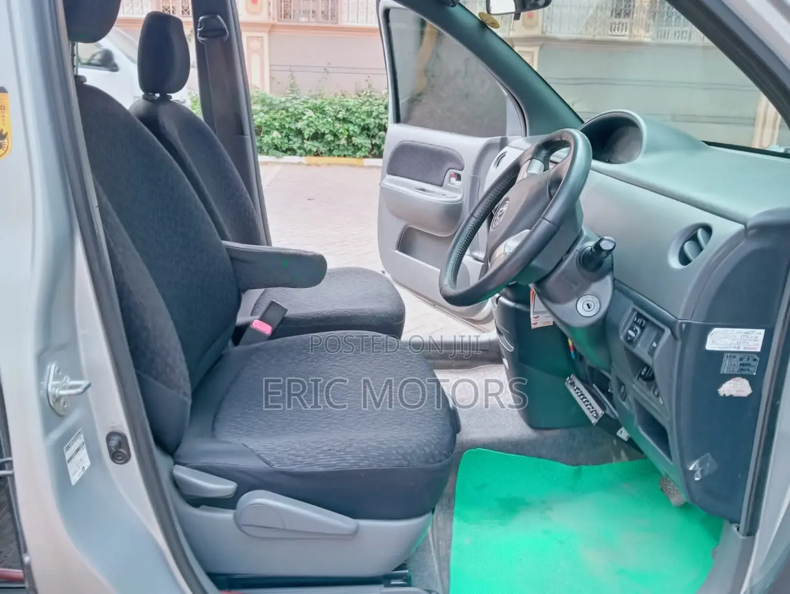 Toyota Sienta 2014 Silver
