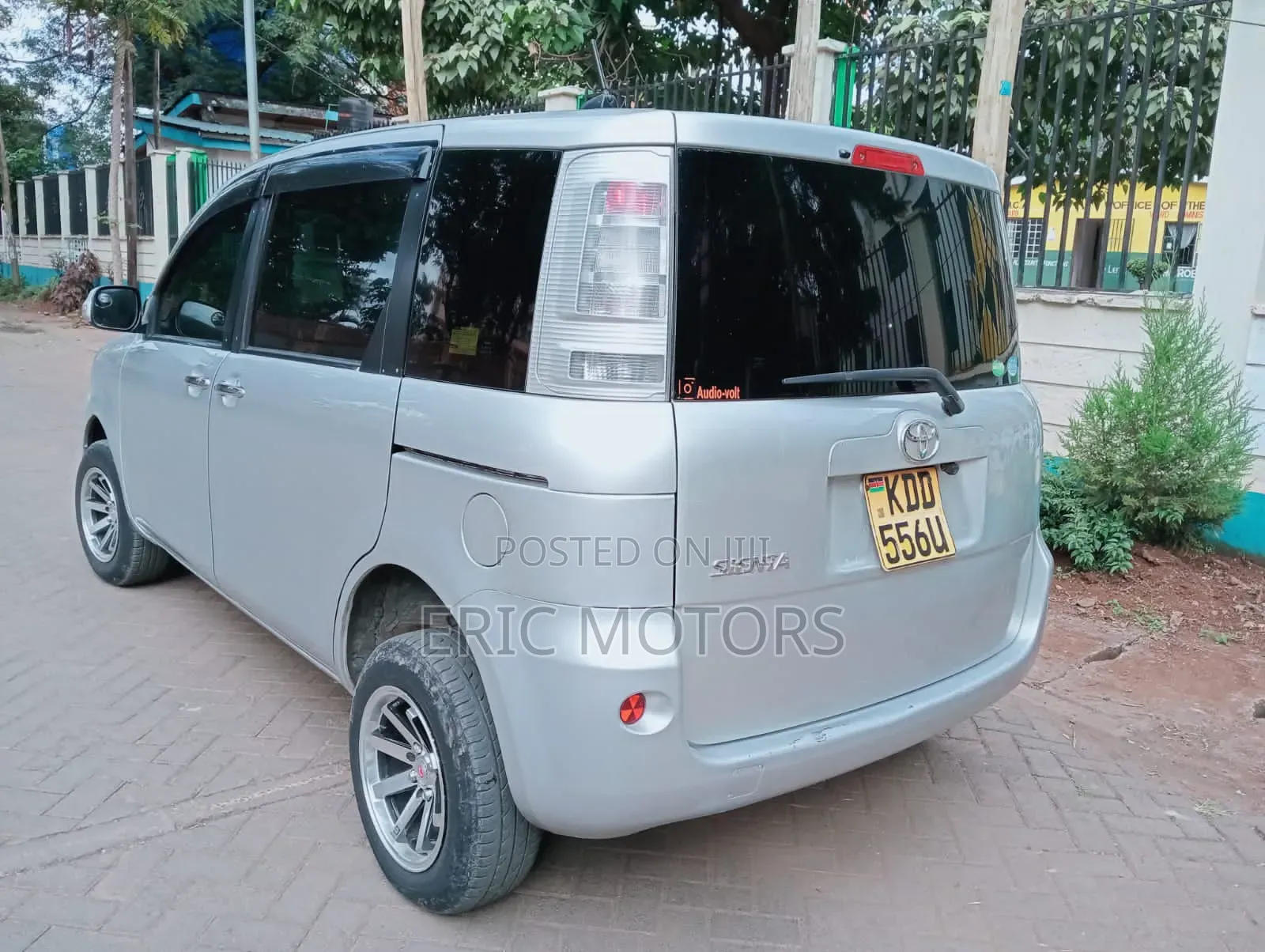 Toyota Sienta 2014 Silver