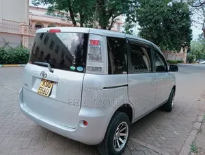 Toyota Sienta 2014 Silver