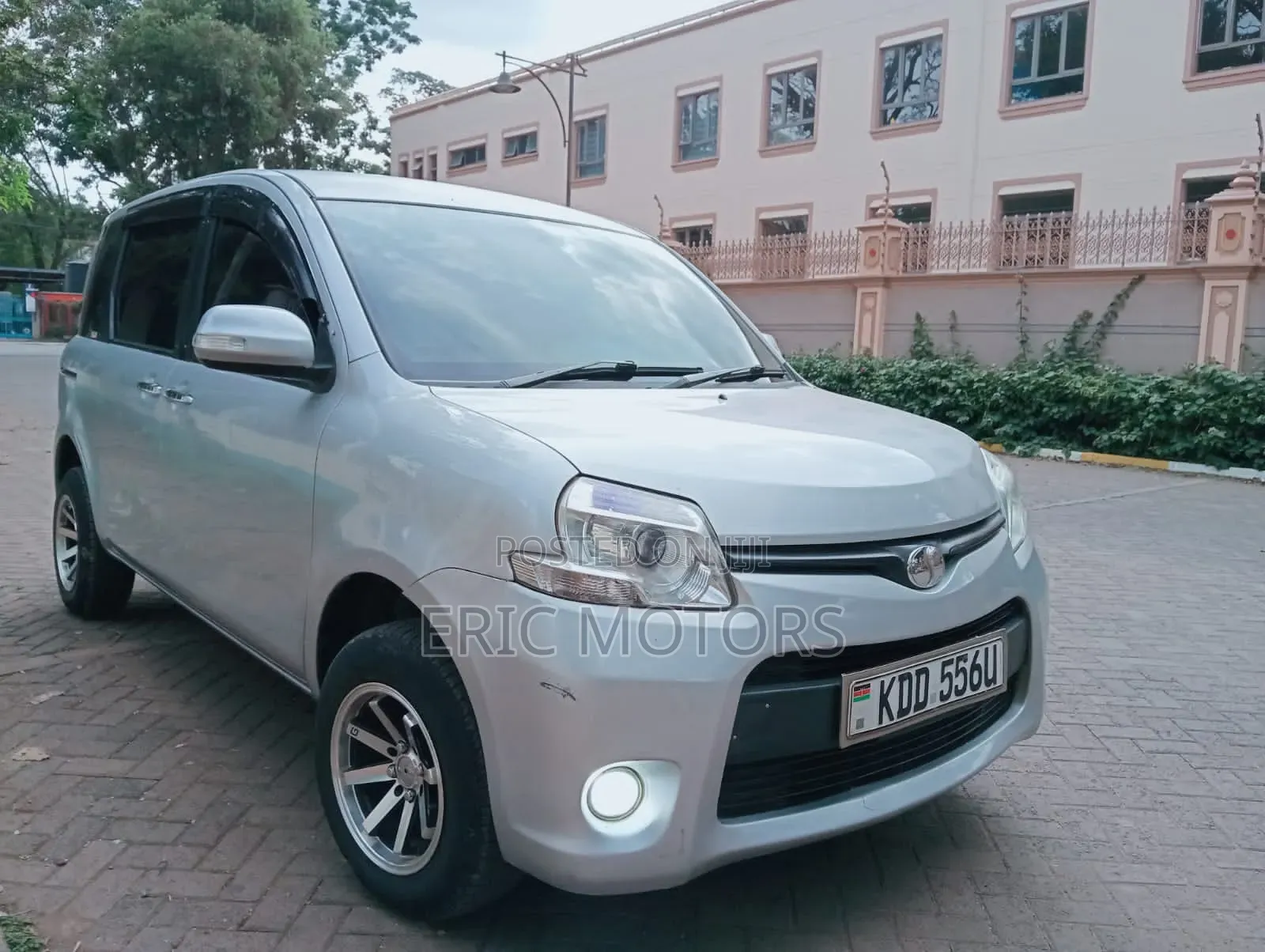 Toyota Sienta 2014 Silver