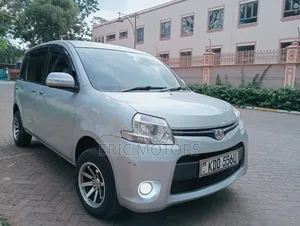 Toyota Sienta 2014 Silver