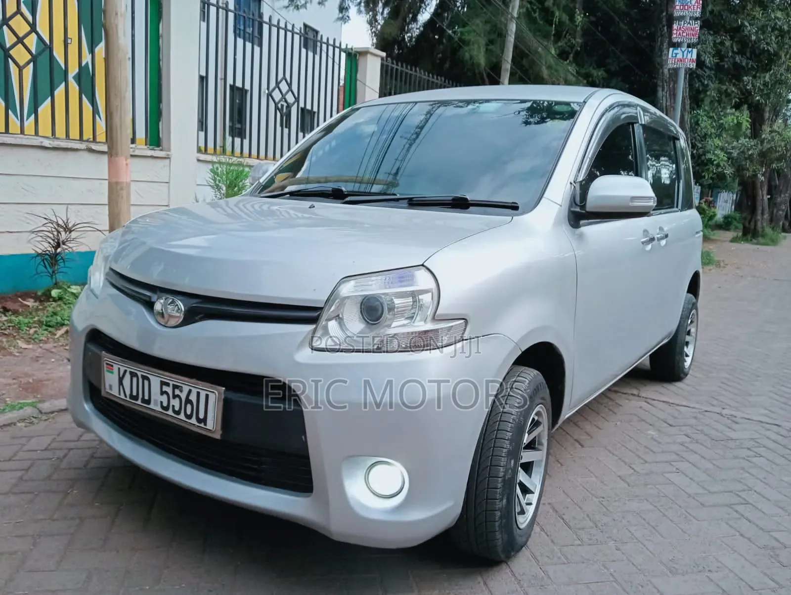 Toyota Sienta 2014 Silver