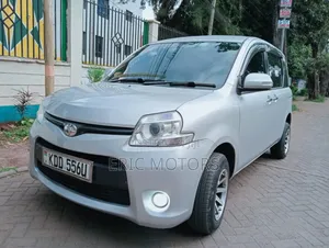Toyota Sienta 2014 Silver