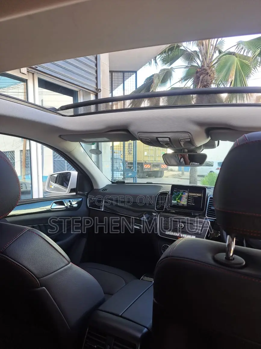 Mercedes-Benz GLE-Class GLE 300d 4MATIC 2019 White