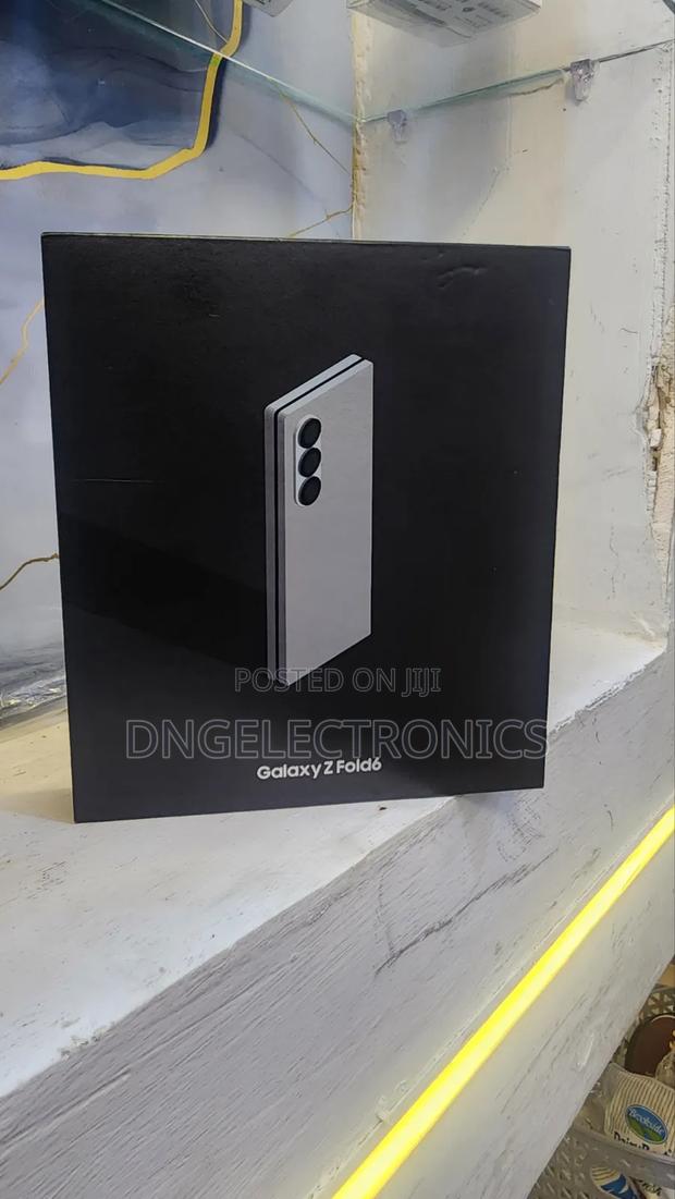 New Samsung Galaxy Z Fold6 256 GB Silver - thumbnail 2