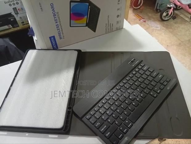 Smart Bluetooth Detachable Keyboard Case for Samsung S10+ - thumbnail 2