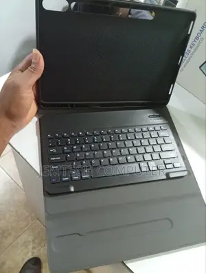 Smart Bluetooth Detachable Keyboard Case for Samsung S10+