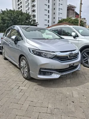 Honda Fit Shuttle 1.5 Hybrid 2WD 2019 Silver