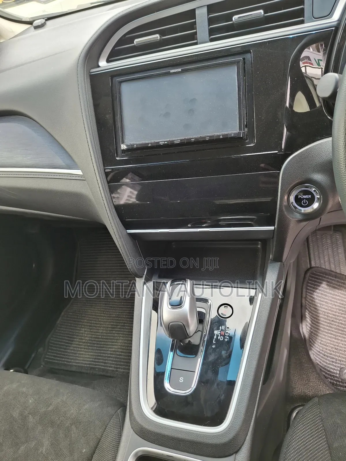 Honda Fit Shuttle 1.5 Hybrid 2WD 2019 Silver