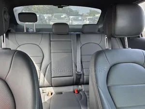 Mercedes-Benz C200 2018 Beige