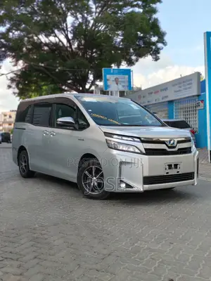 Toyota Voxy 2019 Silver