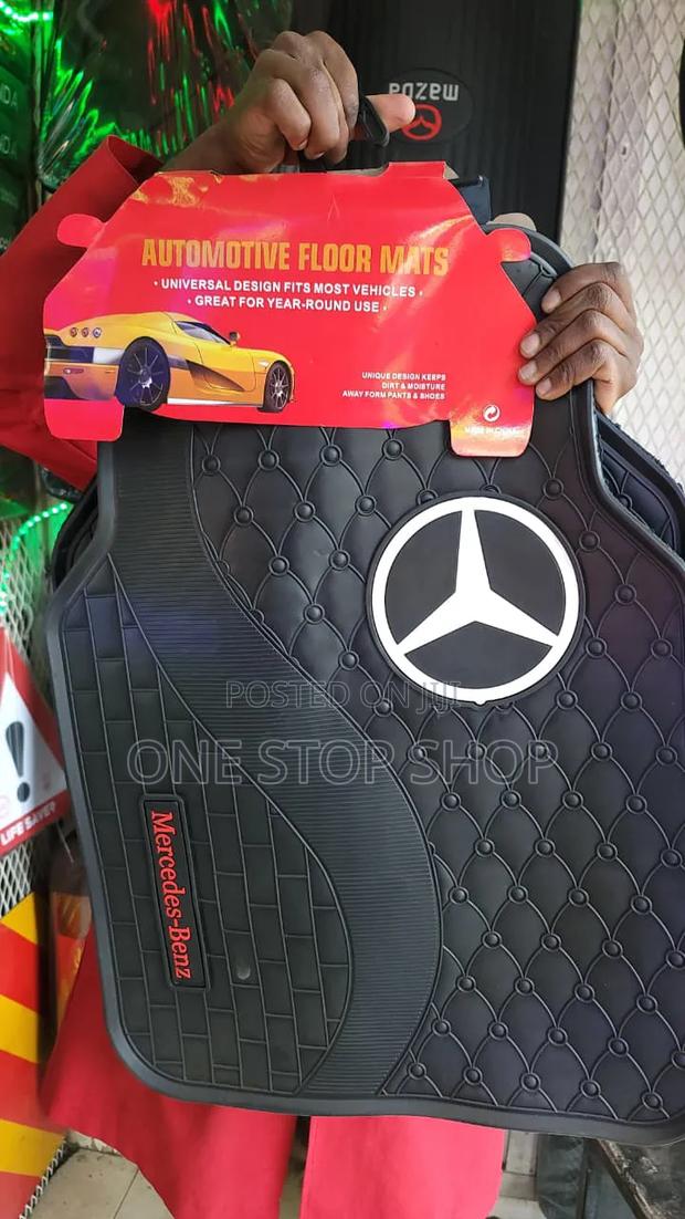 Heavy Duty Rubber Floor Mats With Prominent Mercedes Benz Logo
