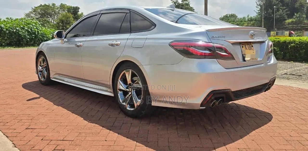 Toyota Crown 2018 Ivory