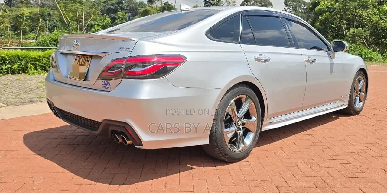 Toyota Crown 2018 Ivory