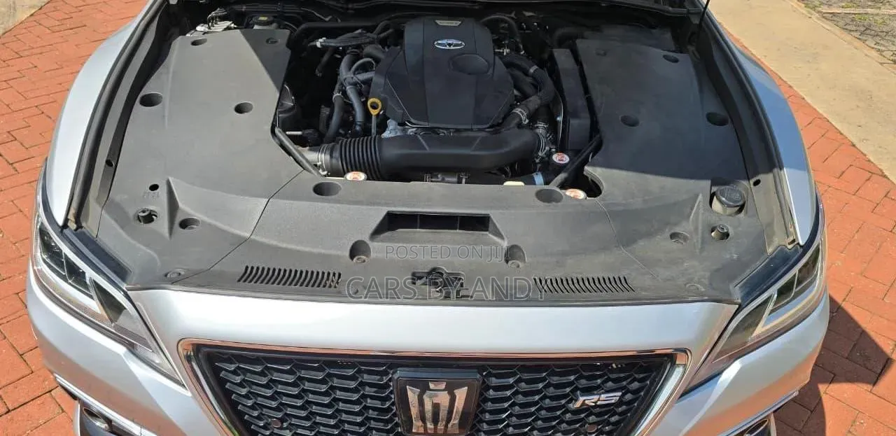 Toyota Crown 2018 Ivory