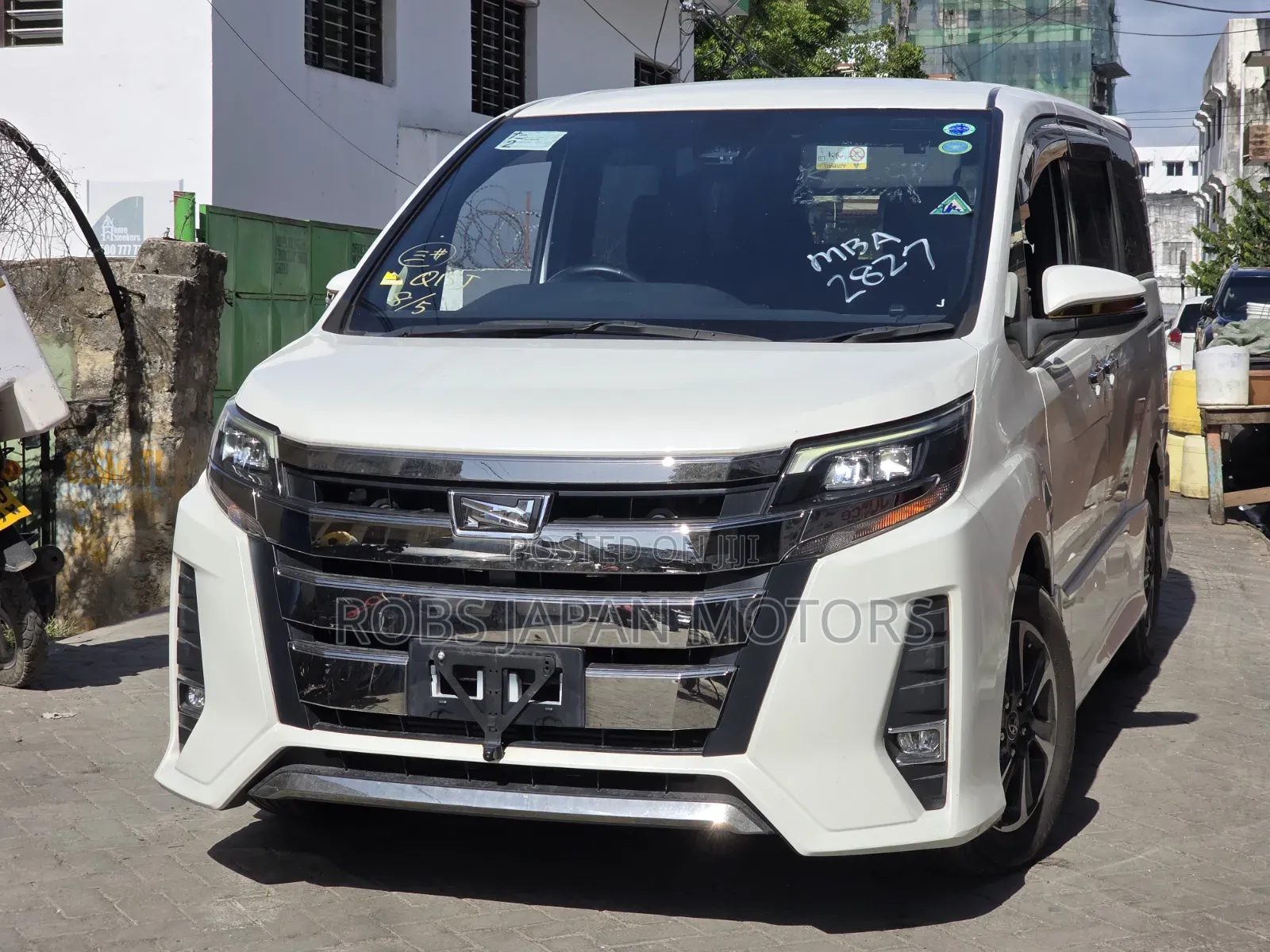 Toyota Noah 2.0 FWD (6 Seater) 2019 White