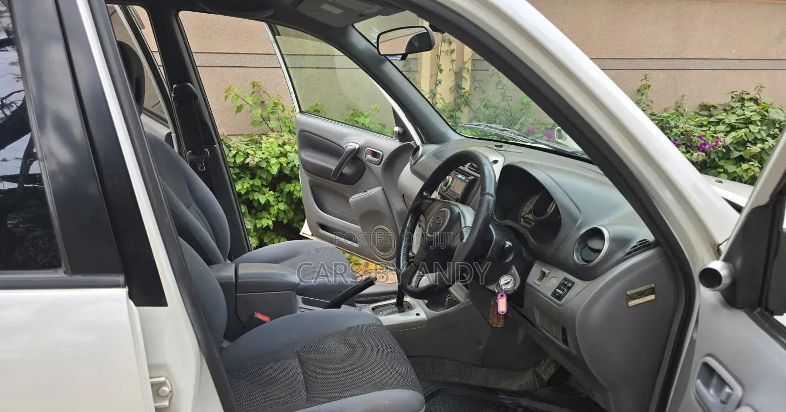 Toyota RAV4 Automatic 2000 White