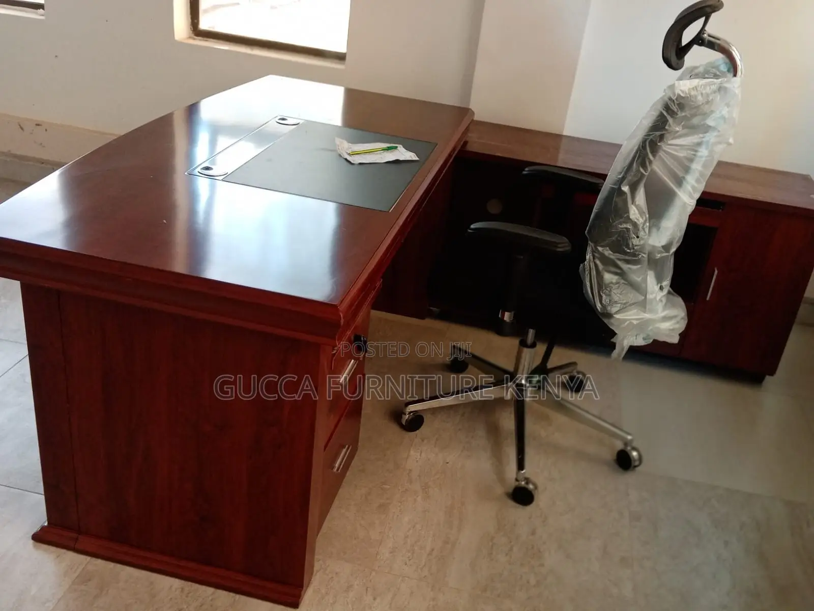 1800mm L Shape Office Table.