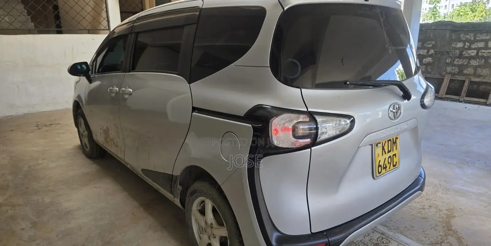 Toyota Sienta 2016 Silver