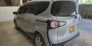 Toyota Sienta 2016 Silver