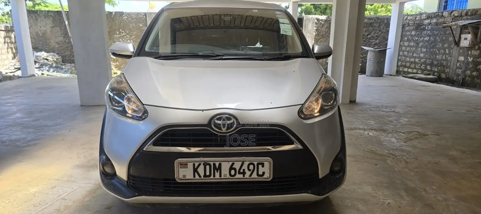 Toyota Sienta 2016 Silver