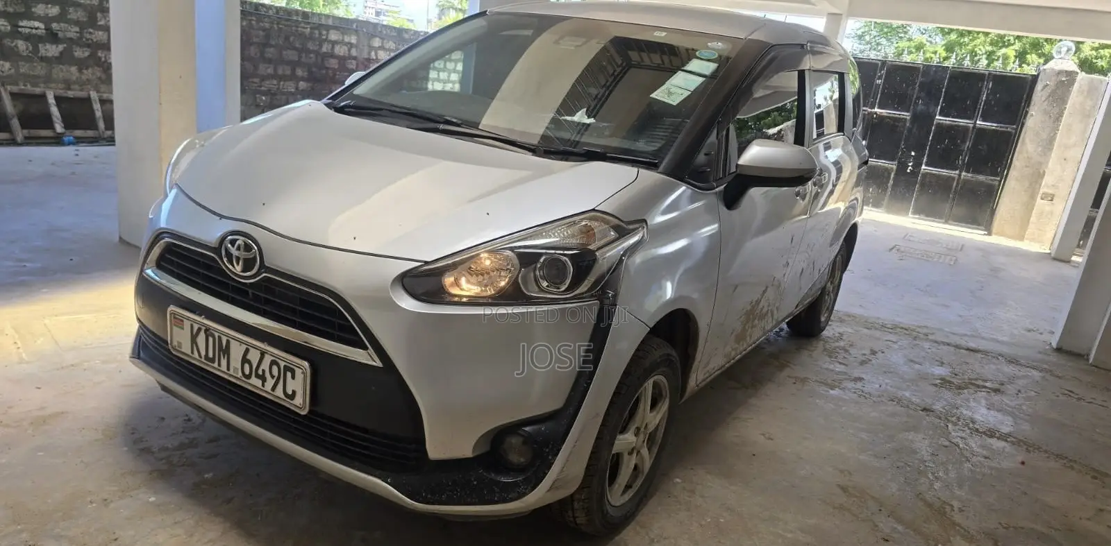 Toyota Sienta 2016 Silver