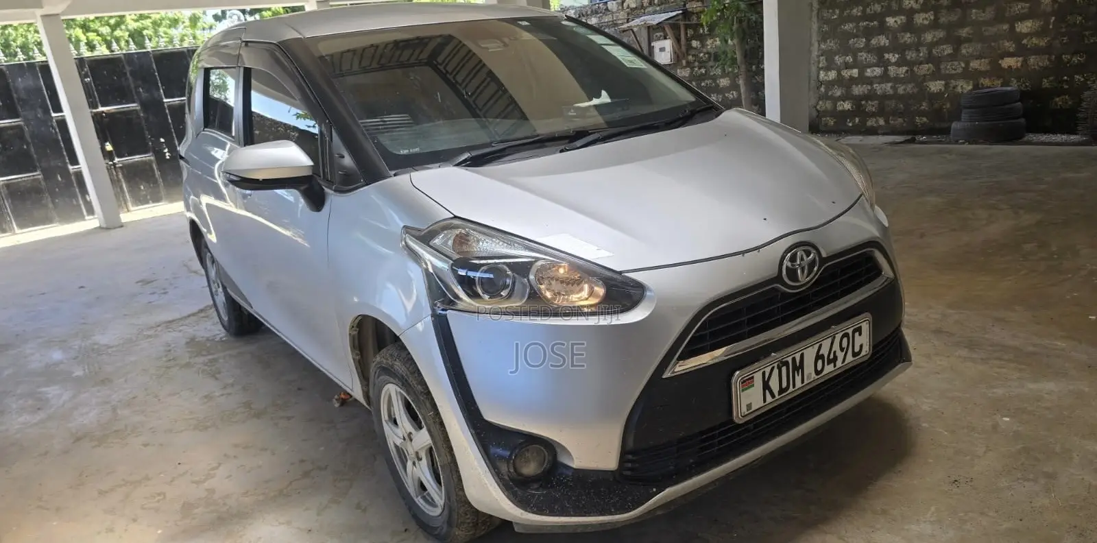 Toyota Sienta 2016 Silver