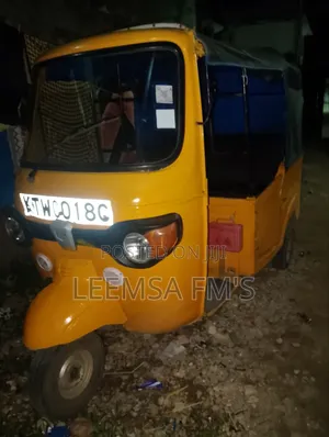 Piaggio Scooter 2021 Yellow