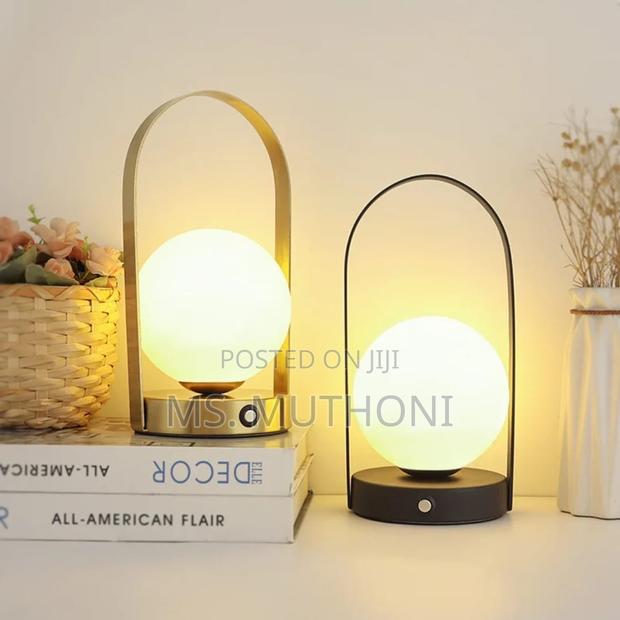 Minimalist Cordless Rechargeable Table Lamp