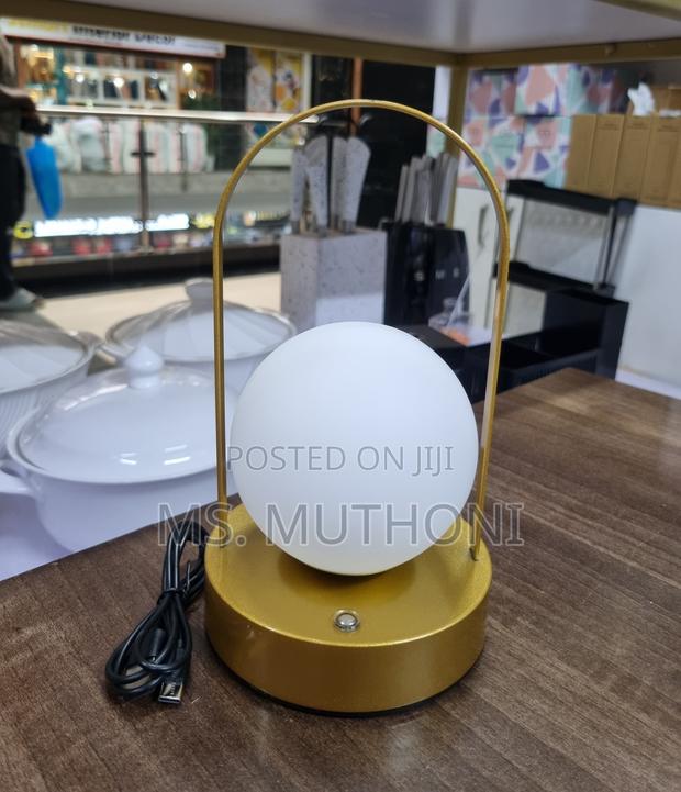 Minimalist Cordless Rechargeable Table Lamp - thumbnail 4