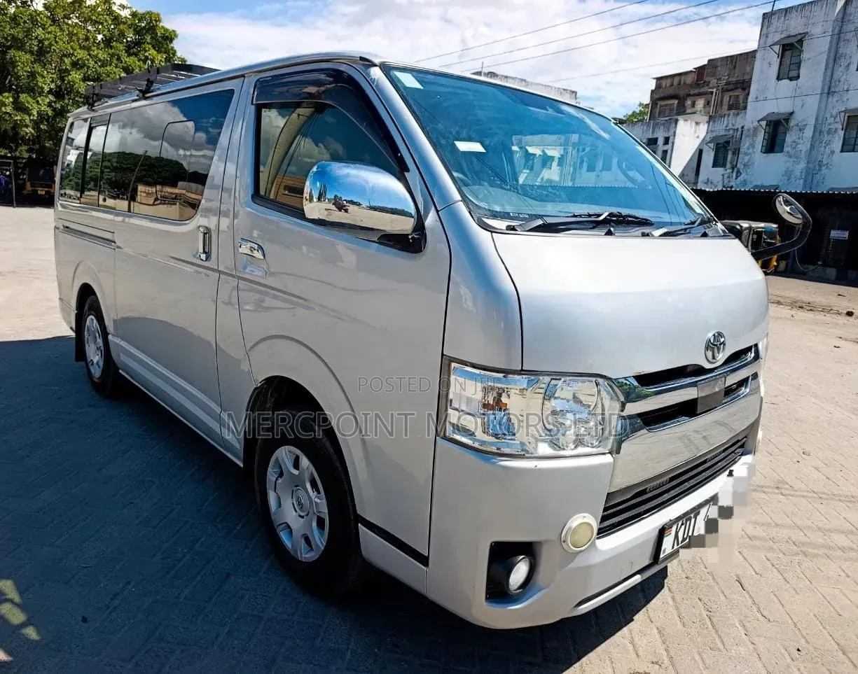 Toyota HiAce 2018 Silver