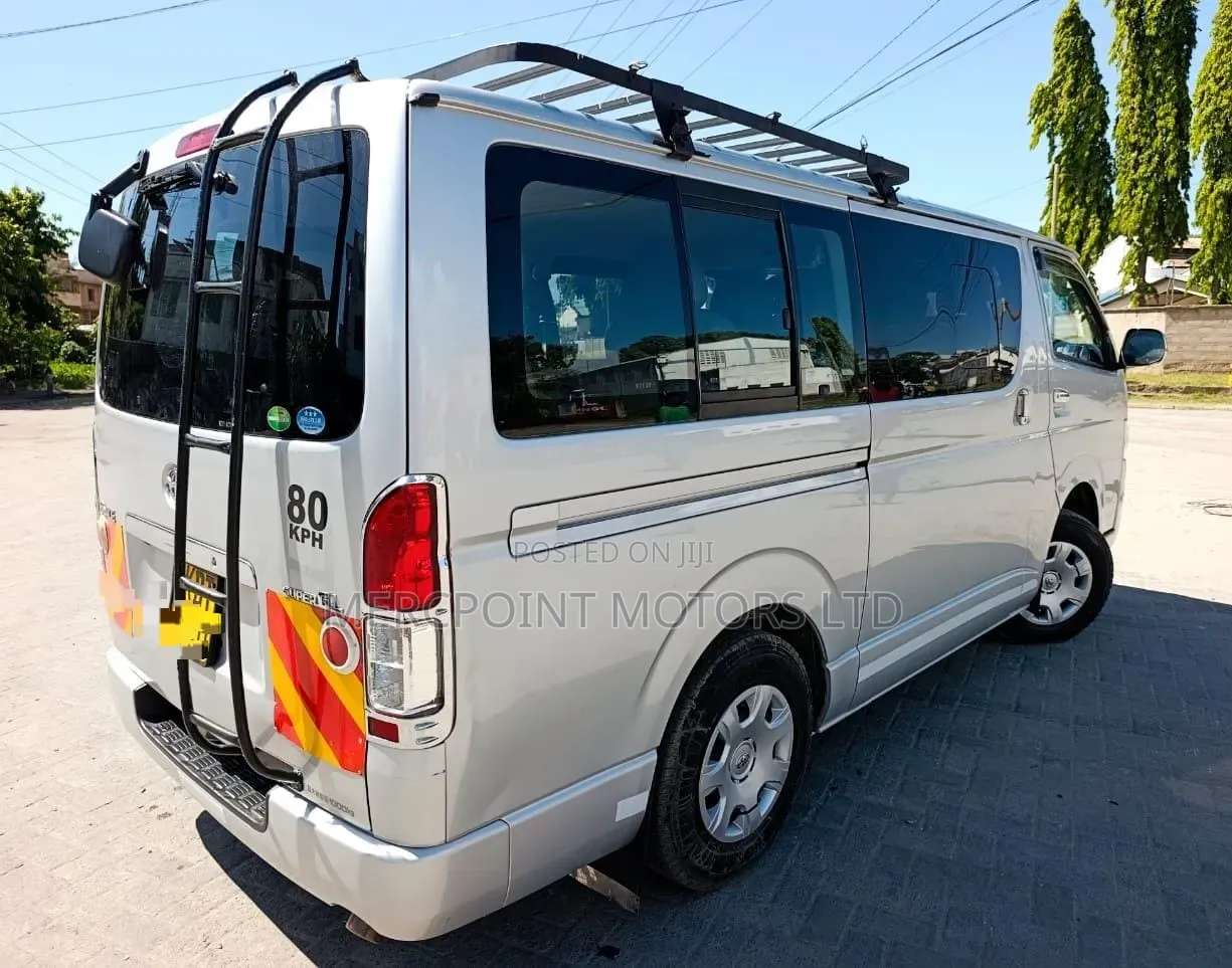 Toyota HiAce 2018 Silver