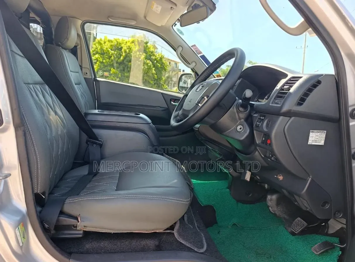 Toyota HiAce 2018 Silver